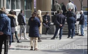 Velike gužve ispred Doma zdravlja "Omer Maslić"